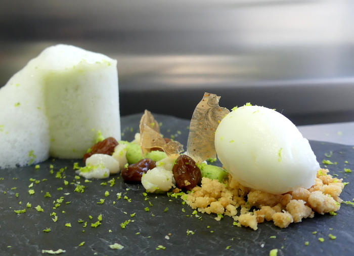 Lima en texturas, crema de cilantro, tequila, cayena y sorbete de lichi  TAPA