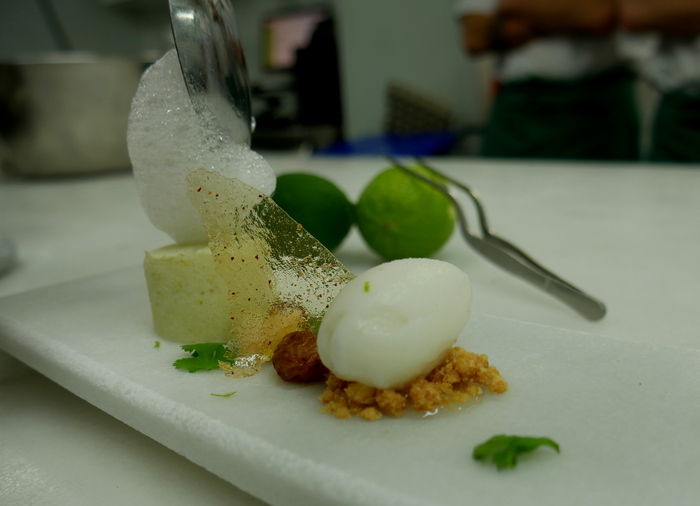 Lima en texturas, crema de cilantro, tequila, cayena y sorbete de lichi  TAPA