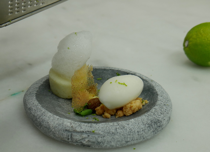 Lima en texturas, crema de cilantro, tequila, cayena y sorbete de lichi  TAPA