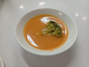 Brokoli, kuia krema eta tomate sikuarekin eginiko frijitukiaren hornidura
