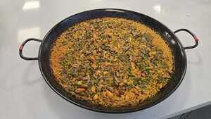Fideuá de marisco con verduras