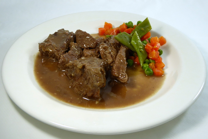 Fricassé de ternera a la paprika con verduras cuadraditos