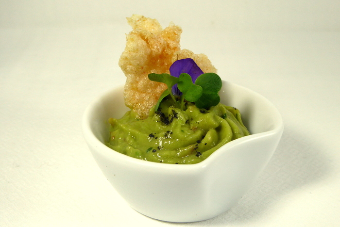 Guacamolea, arroz azal eta oliba beltz hautsarekin